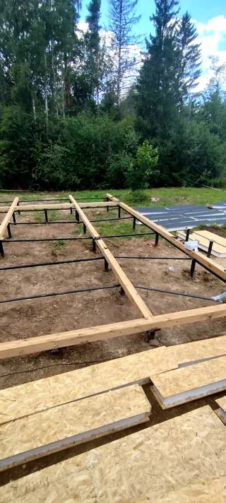 Haus nach individuellem Projekt, Region Leningrad: Fundament und Grundrahmen
