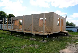 “Fin tarzı 203.93” projesine göre ev, İvanovo bölgesi: duvar montajı