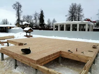 Haus nach individuellem Entwurf, Dorf Yakovlevskoe: Boden aus SIP-Paneelen auf Höhe 0