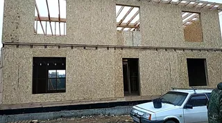 Haus nach individuellem Entwurf, Dorf Yudino: Wandmontage