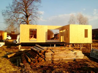 Haus nach Projekt „Mistika - E2.8“, Dorf Kurdumovo: Wandmontage