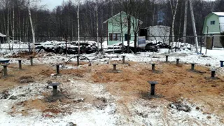 Haus nach Projekt „Slawjanskij Skit“, Region Jaroslawl: Fundament und Grundrahmen