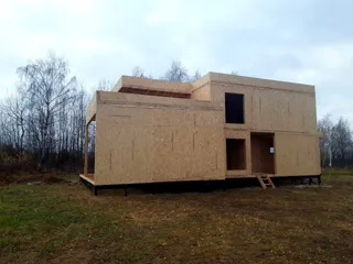 Haus nach Projekt „Grafit“, Siedlung Lyubashino: Wandmontage