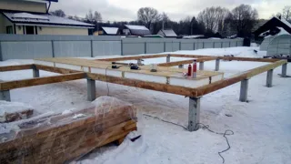 Haus nach Projekt „Slawjanskij Skit“, Rybins: Fundament und Grundrahmen