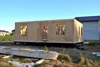 Haus nach Projekt „Sokol - 2“, Dorf Krivtsovo: Wandmontage