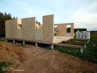 Haus nach Projekt „Barnhouse 65“, Dorf Kryukovo: Wandmontage