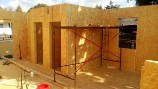 Haus nach Projekt „Finnisch 70“, Region Jaroslawl: Wandmontage