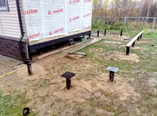 Özel projeye göre ek bina, Barskovo köyü: temel ve alt bağlama kirişi