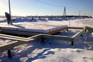 Haus nach individuellem Projekt, Kostroma: Fundament und Grundrahmen