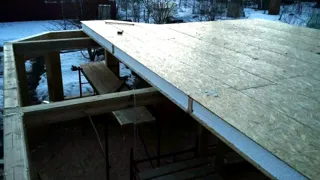 Haus nach Projekt „Ewropa“, Gartengemeinschaft SNT „Weteran-5“: Boden aus SIP-Paneelen auf Höhe 0