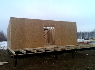 Haus nach Projekt „Sefir“, Dorf Kadnikovo: Wandmontage
