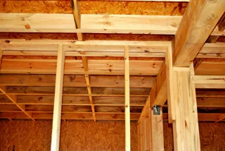 Haus nach Projekt „Alfa“, Siedlung Tonshaevo: Innenwände