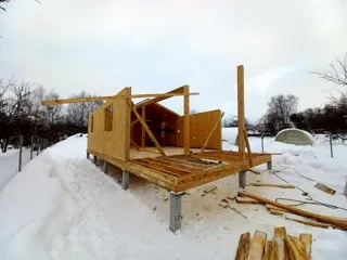 Haus nach Projekt „Barnhouse 45“, SNT „Fortschritt“: Wandmontage
