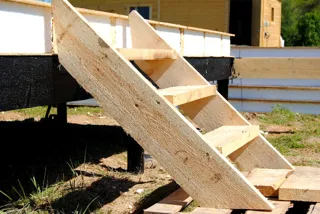 Haus nach Projekt „Musa“, Cottage-Siedlung „Schiwopisnyj bereg“: Fundament und Grundrahmen