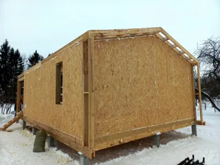 Haus nach Projekt „Barnhouse 45“, SNT „Fortschritt“: Wandmontage