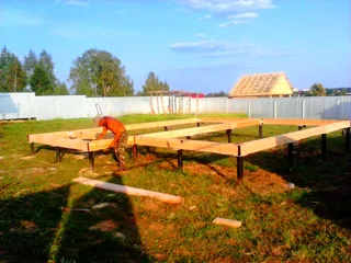 Haus nach Projekt „Amelija“, Dorf Gavshino: Fundament und Grundrahmen