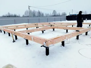 Haus nach individuellem Projekt, Dorf Greshnevo: Fundament und Grundrahmen
