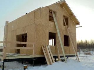 Haus nach Projekt „Radoniza“, Dorf Kadnikovo: Wandmontage