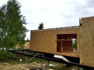 Haus nach Projekt „Mistika E“, Region Tula: Wandmontage