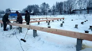 Eingeschossiges Haus nach Projekt „Sabawa“, Dorf Dyakovo: Fundament auf Stahlbetonpfählen