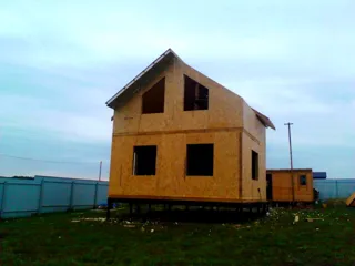 Haus nach Projekt „Amelija“, Dorf Gavshino: Obergeschoss und Dachgeschoss