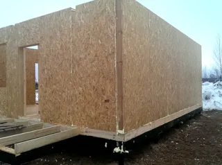 Haus nach Projekt „Sefir“, Dorf Kadnikovo: Wandmontage