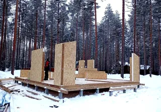 Haus nach individuellem Entwurf, Region Wologda: Wandmontage