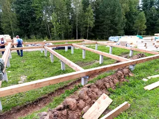 Haus nach individuellem Projekt, Gebiet Iwanowo: Fundament und Grundrahmen