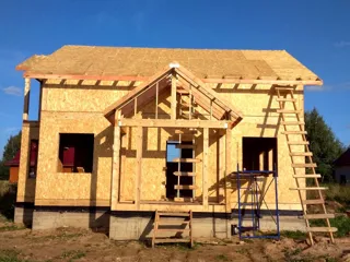 Haus nach Projekt „Forward“, Dorf Sholokhovo: Obergeschoss und Dachgeschoss