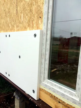 Haus nach Projekt „Mistika - E2.8“, Dorf Kurdumovo: Fassadenverkleidung