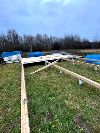 Haus nach Projekt „Randevu - E2.8“, Dorf Bashutino: Fundament und Grundrahmen