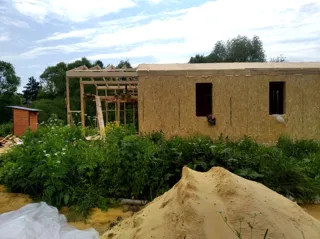 Haus nach Projekt „Barnhouse 33“, Dorf Seltso: Wandmontage