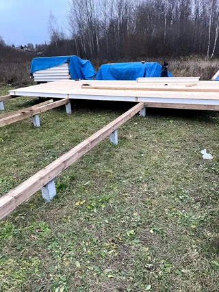 Haus nach Projekt „Randevu - E2.8“, Dorf Bashutino: Fundament und Grundrahmen