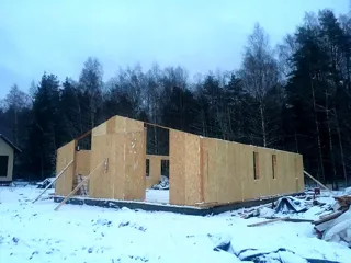 Haus nach Projekt „Barnhouse 110“, Dorf Koltushskoe: Wandmontage