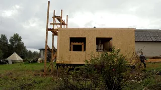 Haus nach Projekt „Alfa“, Siedlung Tonshaevo: Wandmontage