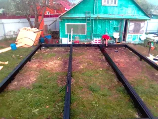 Haus nach individuellem Projekt, SNT „Woschod“: Fundament und Schwellenrahmen