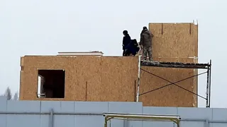 Haus nach Projekt „Jessentuki 8x8“, Dorf Kadnikovo: Wandmontage