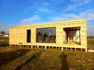 “Barnhouse 76.1” projeli ev, Strelnikovo köyü: pencereler ve kapılar