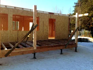 Haus nach individuellem Entwurf, Strunino: Wandmontage