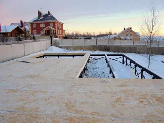 Haus nach Projekt „Arizona“, Gebiet Nischni Nowgorod: Fundament und Grundrahmen