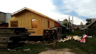 Haus nach individuellem Entwurf, Siedlung Pestyaki: fertiges Gebäude