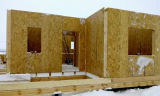 Haus nach Projekt „Michigan mini“, Kostroma: SIP-Boden und Wände des Erdgeschosses