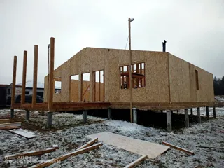 Custom-design house, Moscow Region: wall assembly