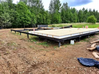 “Barnhouse 76.1” projesine göre ev, Yadrominskoe kasabası: temel ve alt bağlama kirişi