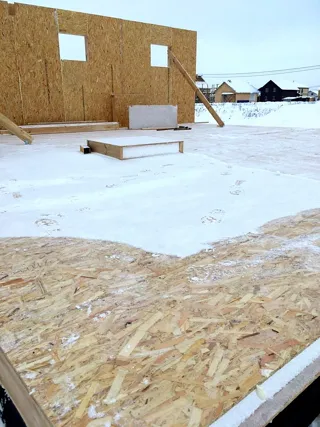 Haus nach Projekt „Akkord“, Siedlung Pervyy: Wandmontage