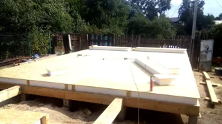 “Zareçe” projesine göre 104 m² yazlık ev, Ivanovo: 0 kotunda SIP panel zemin