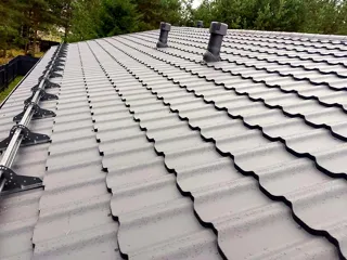 Custom-design house, Svetloe village: roofing
