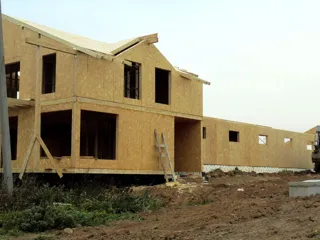 Haus nach Projekt „Barskoe pomeste“, Gebiet Kostroma: Wandmontage