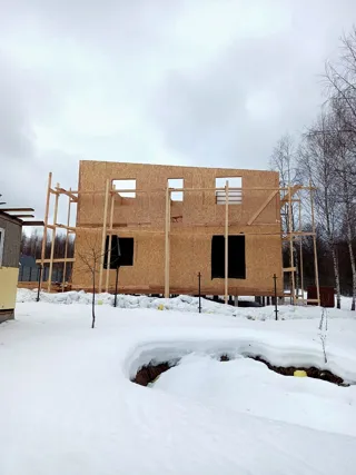 Custom-design house, Yadrominskoe village: wall assembly