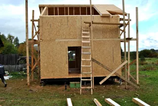 Haus nach Projekt „Alfa“, Siedlung Tonshaevo: Obergeschoss und Dachgeschoss